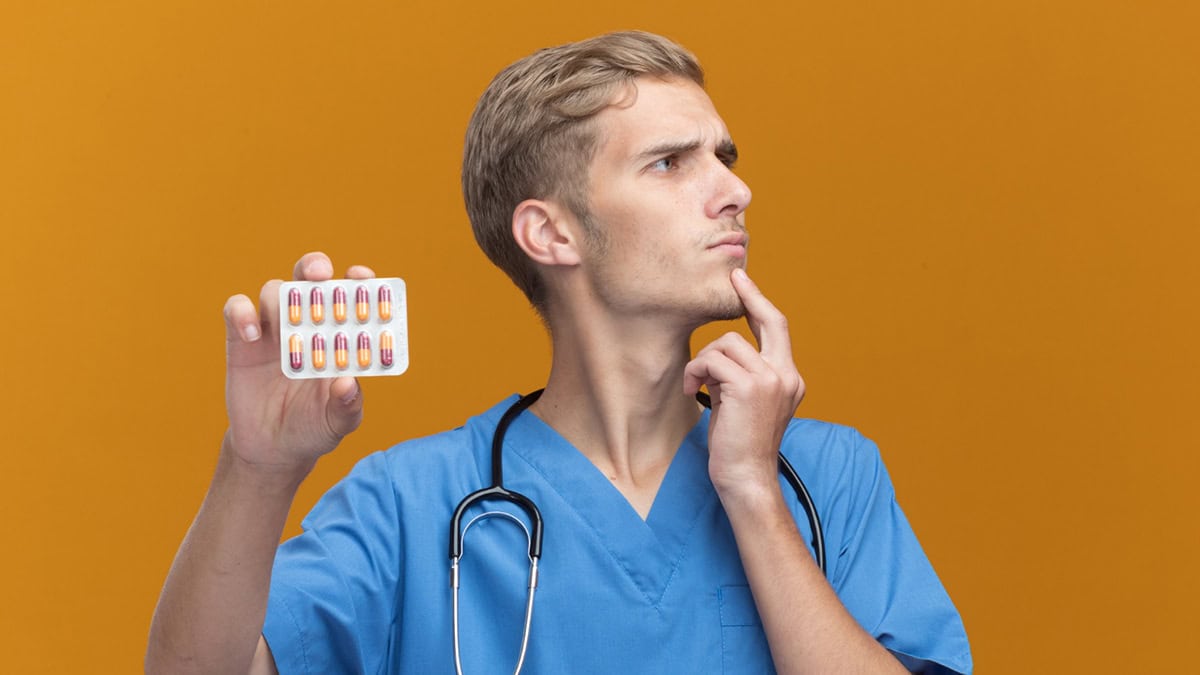 Doctor holding a tablet pack